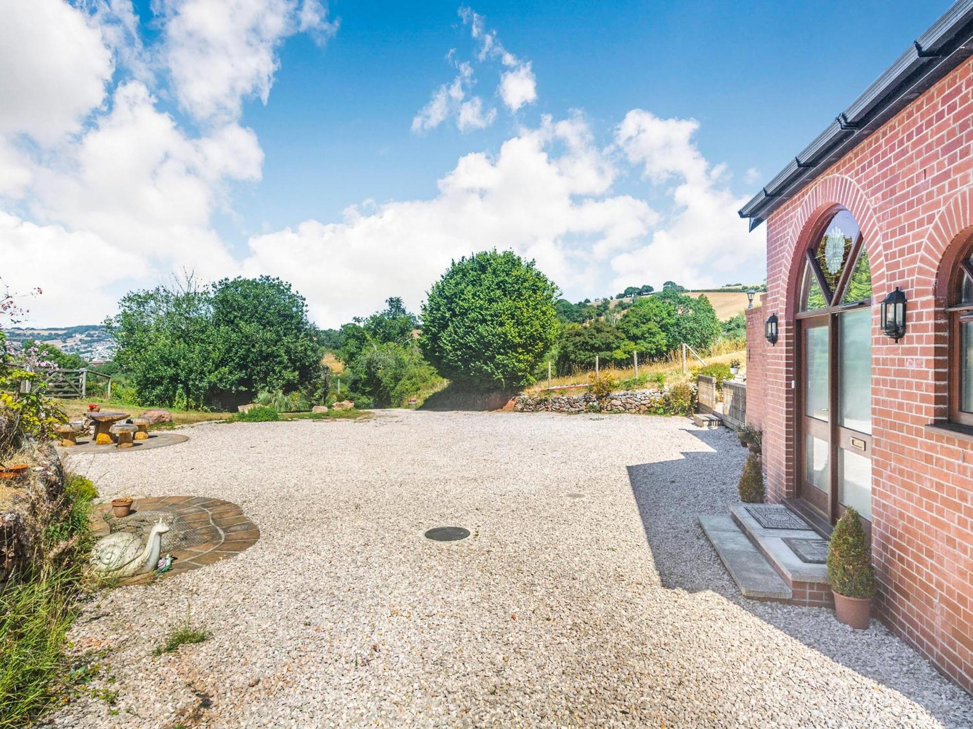 New Barn Reservoir 샬돈 외부 사진