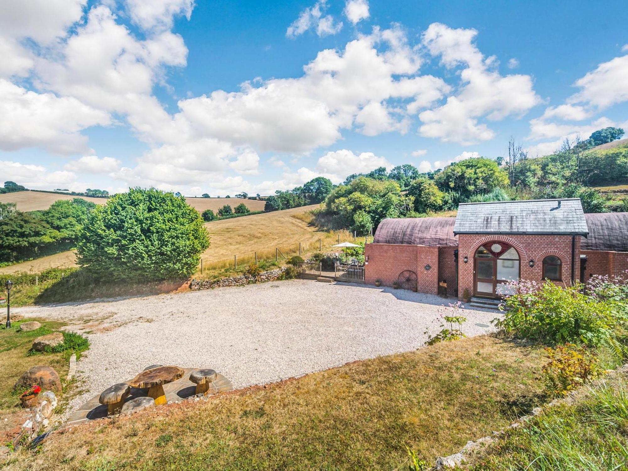 New Barn Reservoir 샬돈 외부 사진